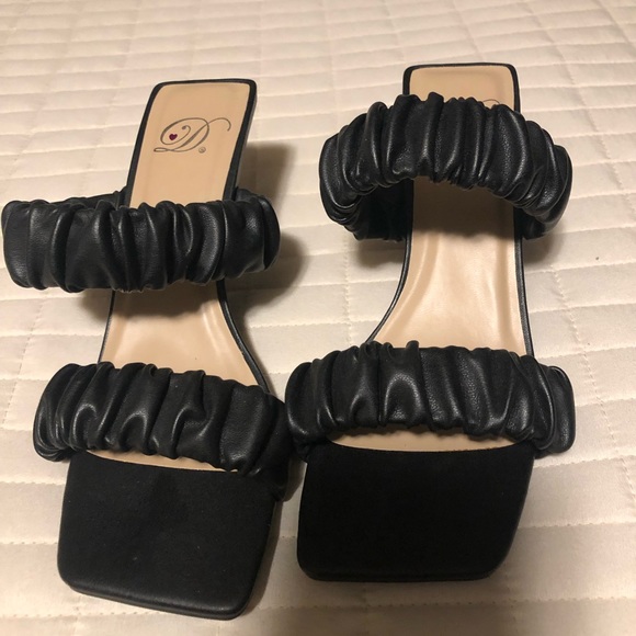 Black Heels - Picture 1 of 3